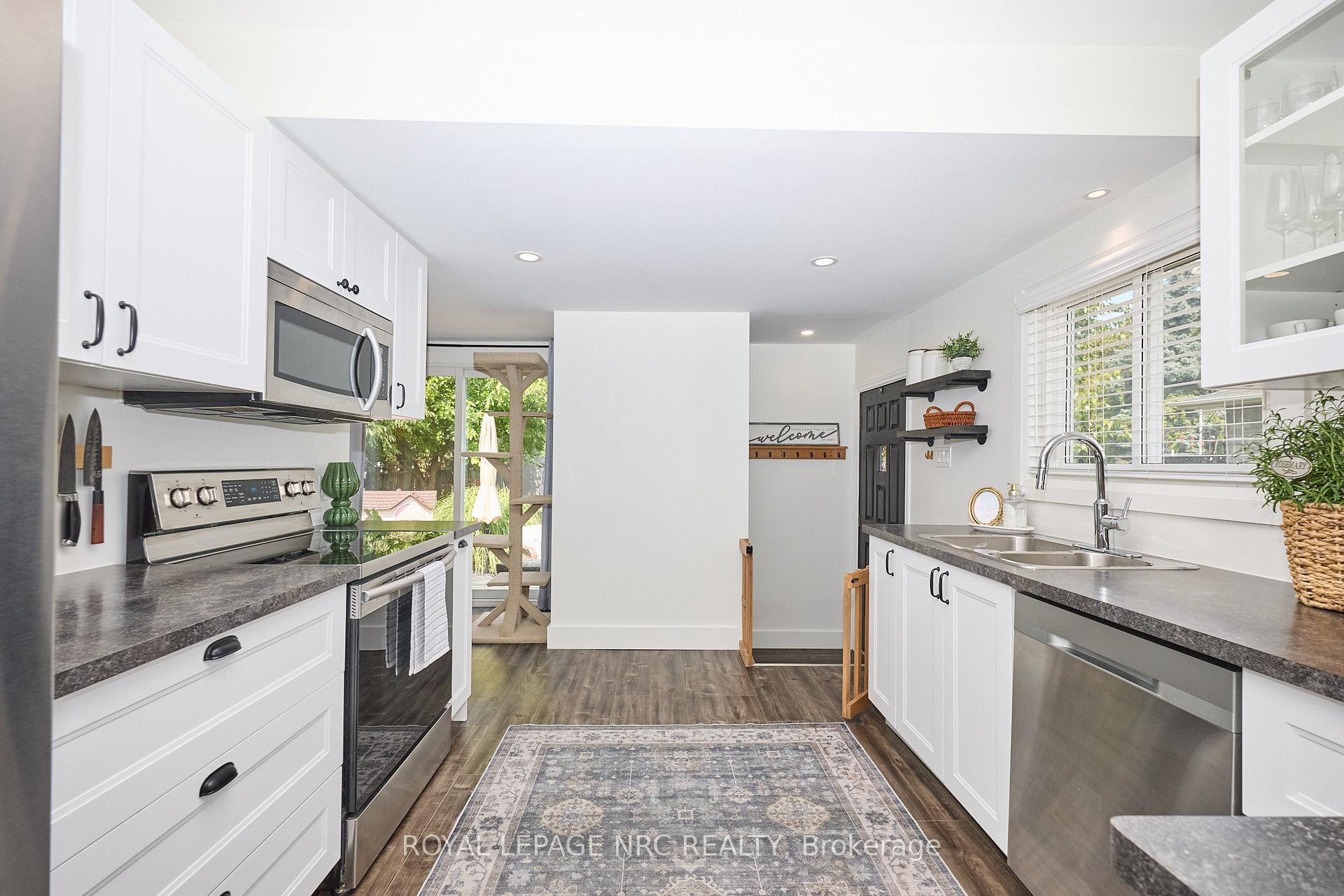 Photo 4 of 37 Cecil Street, St. Catharines, Lakeport — HOMEH