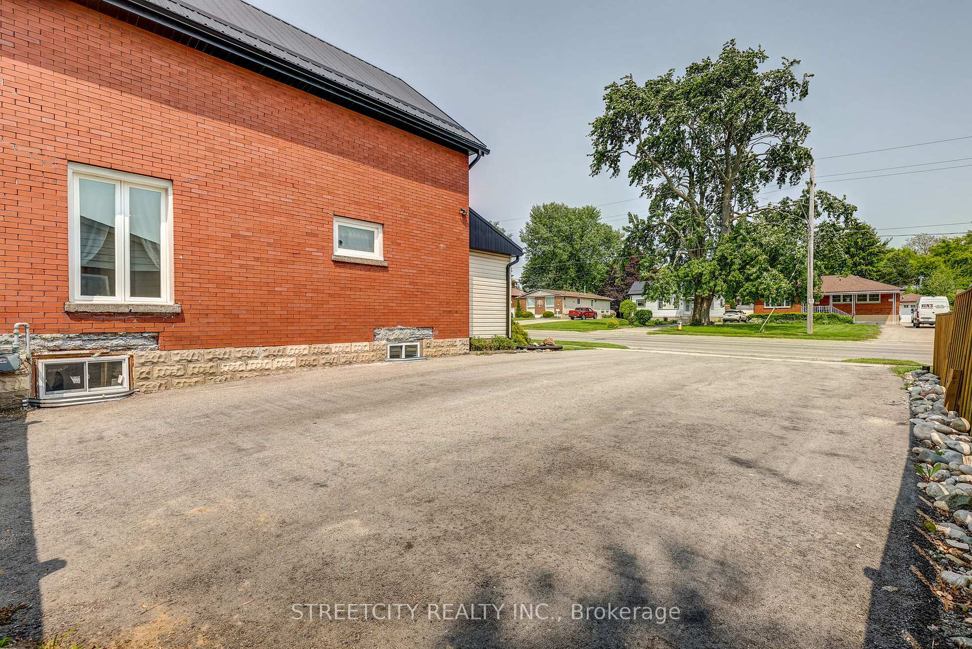 Photo 3 of 76 Fairview Avenue, St. Thomas — HOMEH