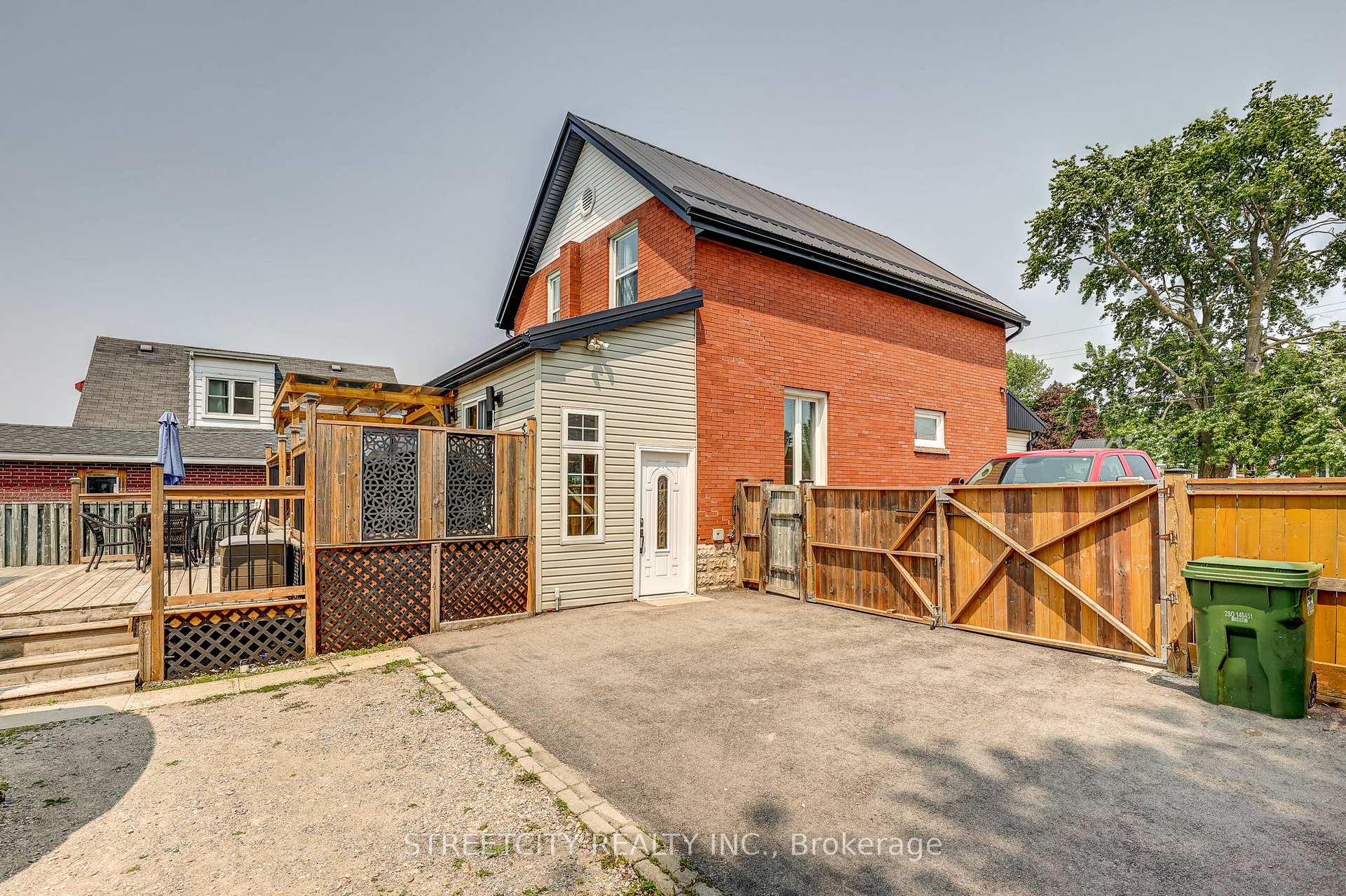 Photo 4 of 76 Fairview Avenue, St. Thomas — HOMEH