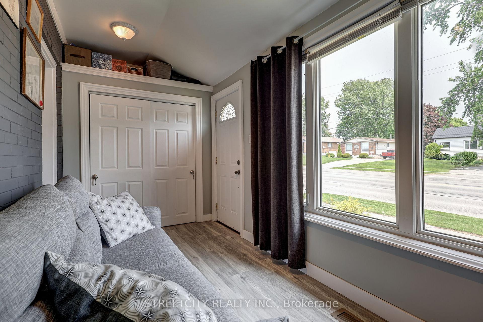 Photo 7 of 76 Fairview Avenue, St. Thomas — HOMEH