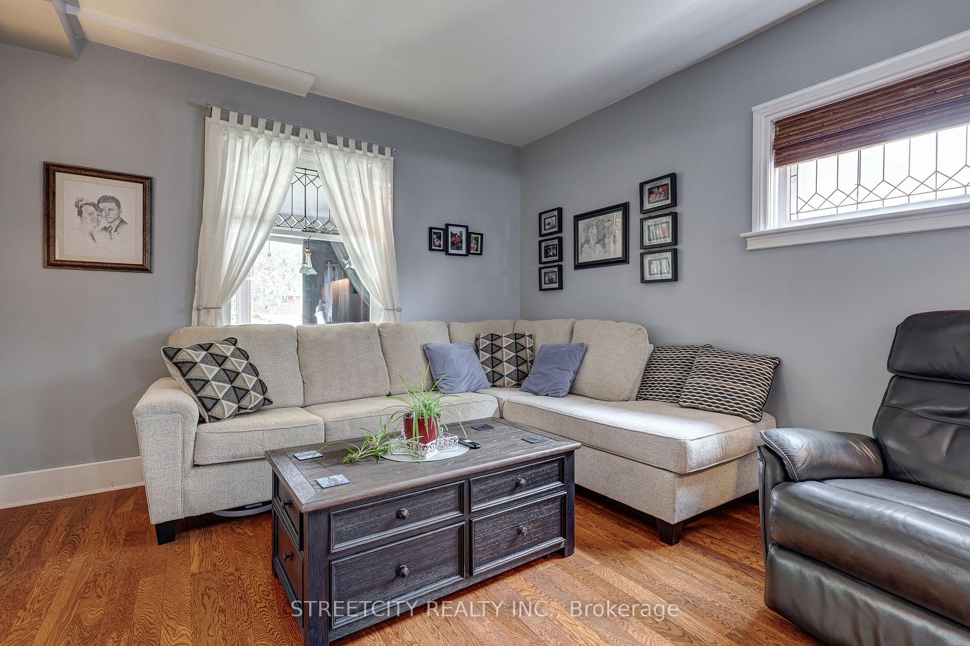 Photo 11 of 76 Fairview Avenue, St. Thomas — HOMEH