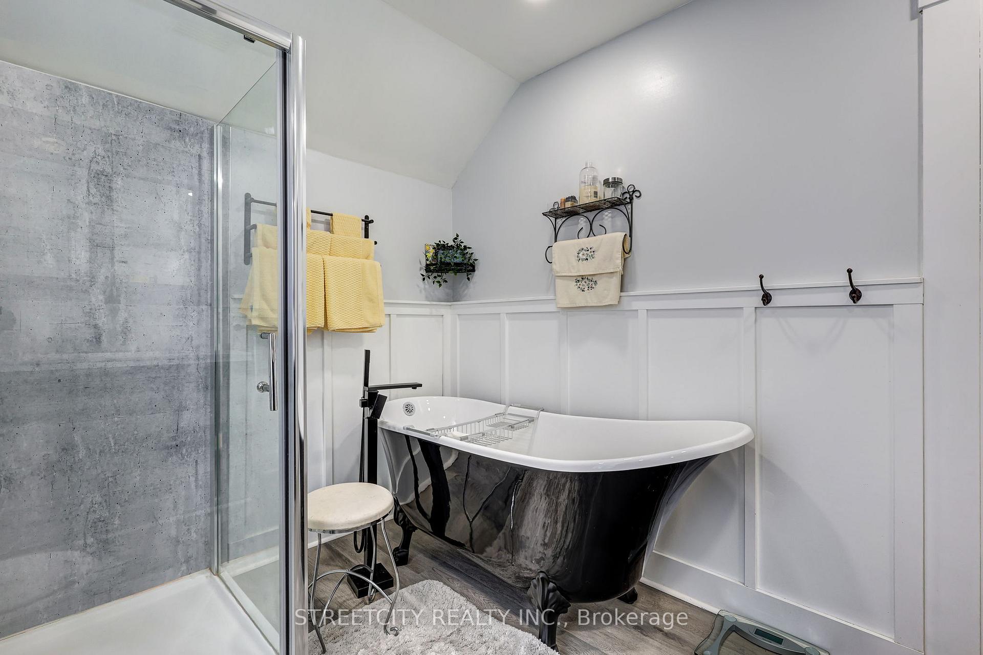 Photo 32 of 76 Fairview Avenue, St. Thomas — HOMEH