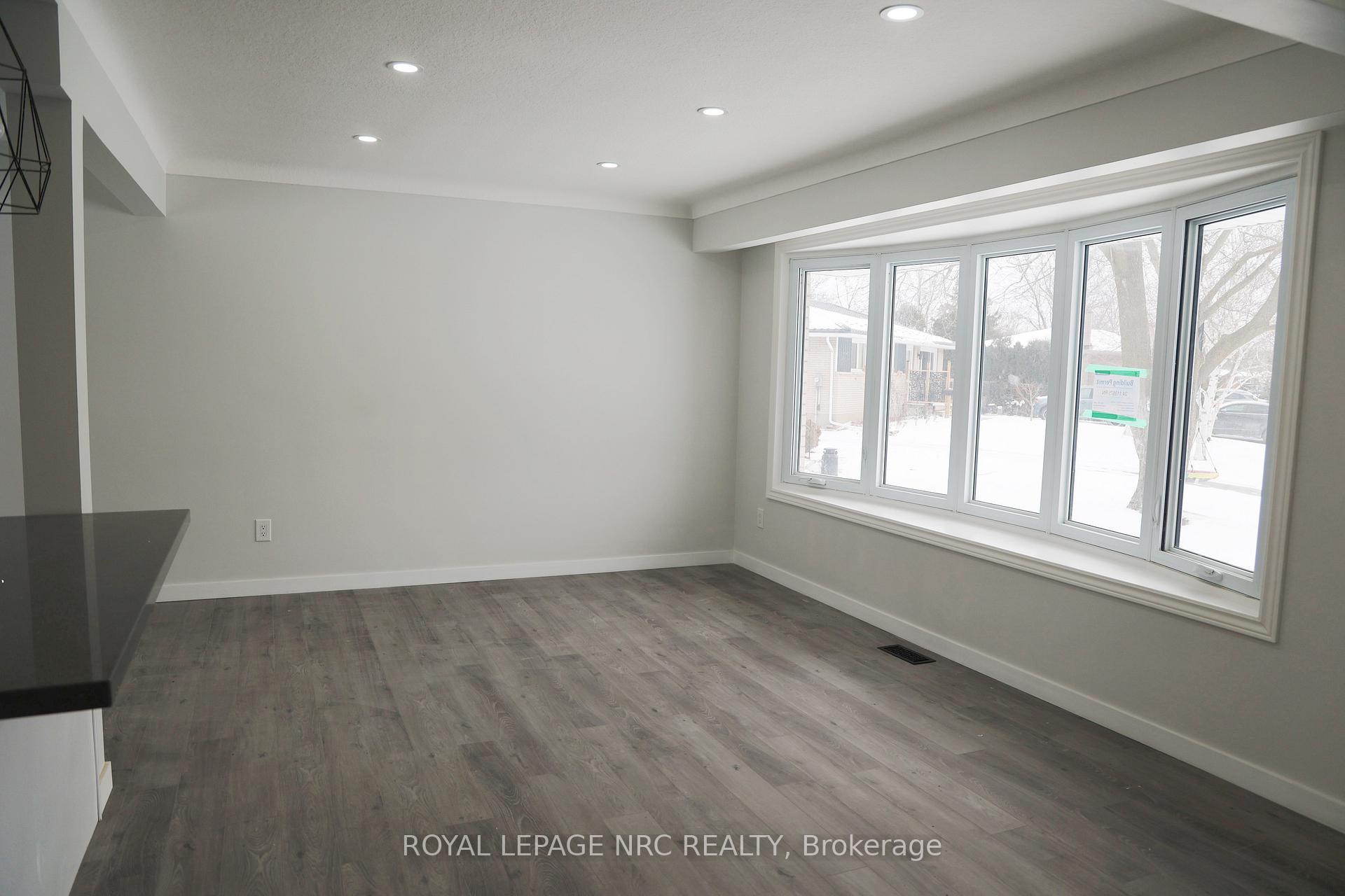 Photo 6 of Unit upper, 9 Chapman Court, St. Catharines, Carlton/Bunting — HOMEH
