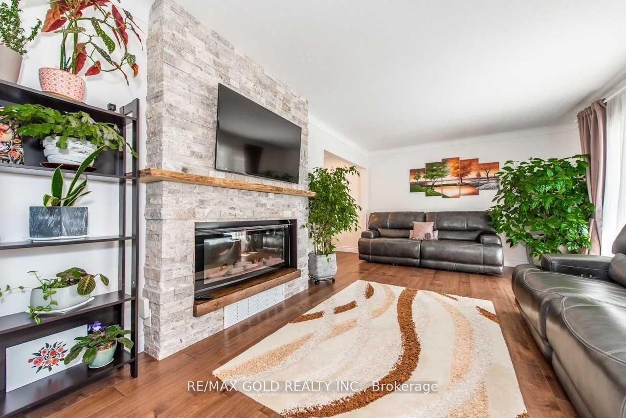 Photo 2 of 445 Scott Street, St. Catharines, Vine/Linwell — HOMEH