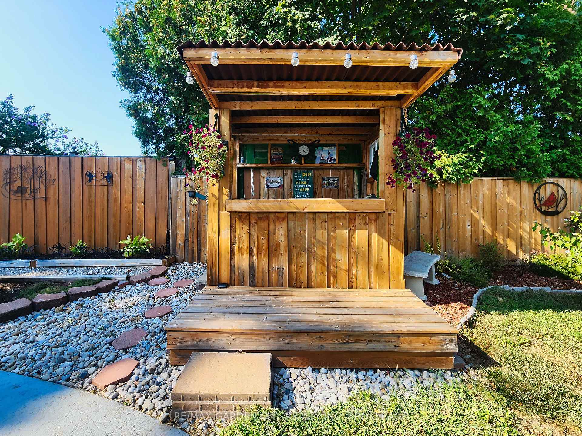 Photo 6 of 7 Chapman Court, St. Catharines, Carlton/Bunting — HOMEH