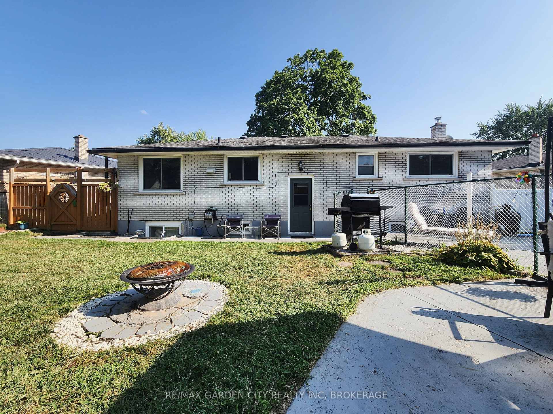 Photo 7 of 7 Chapman Court, St. Catharines, Carlton/Bunting — HOMEH