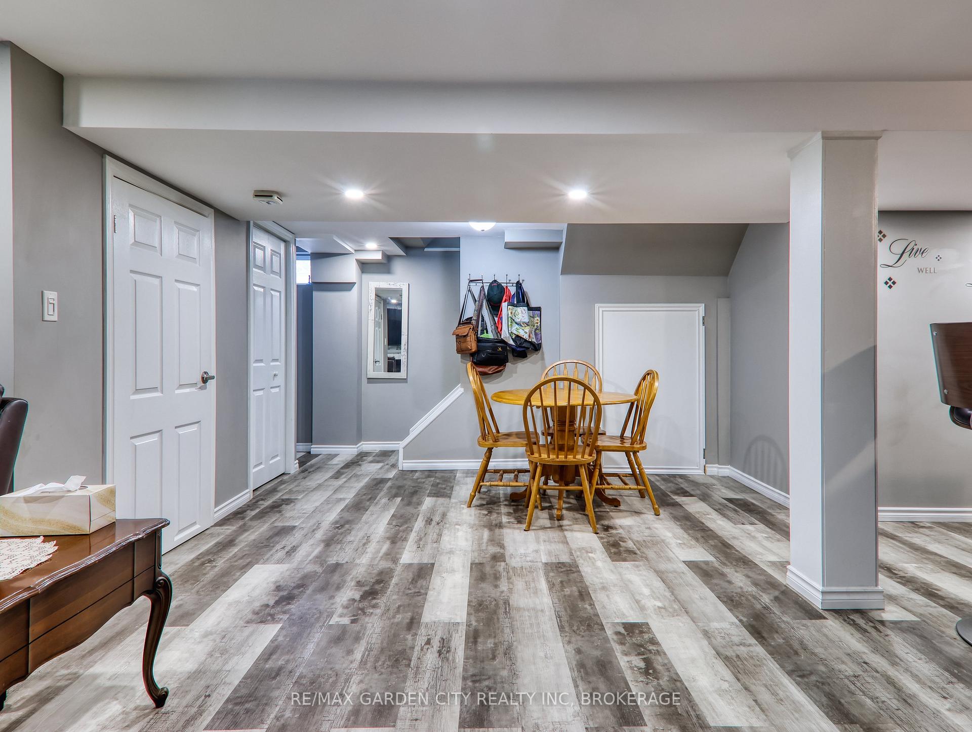 Photo 38 of 7 Chapman Court, St. Catharines, Carlton/Bunting — HOMEH