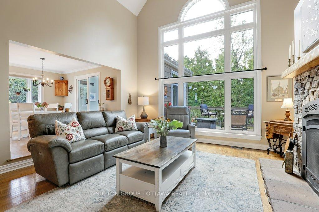 Photo 12 of 43 Forest Creek Drive, Ottawa, Stittsville (Central) — HOMEH