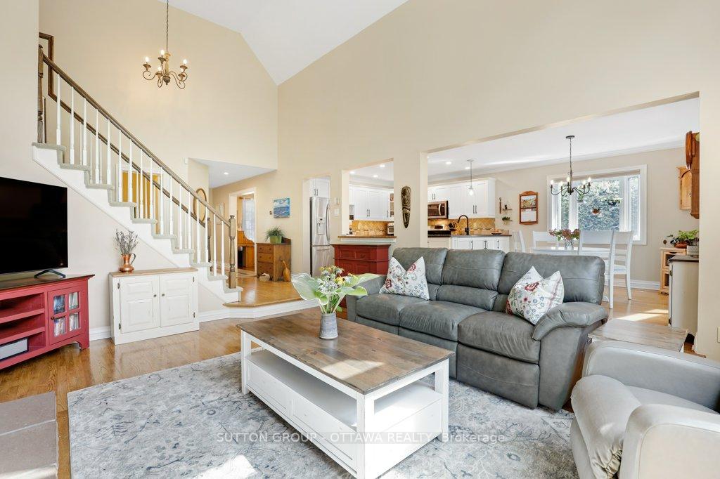 Photo 13 of 43 Forest Creek Drive, Ottawa, Stittsville (Central) — HOMEH