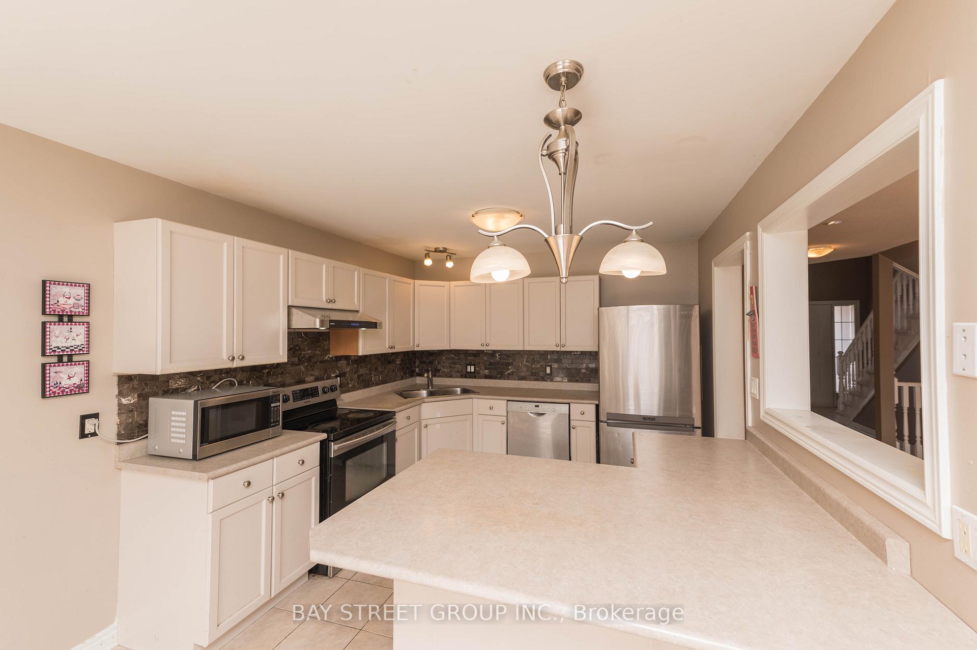 Photo 2 of 172 Mcbride Drive, St. Catharines, Rykert/Vansickle — HOMEH
