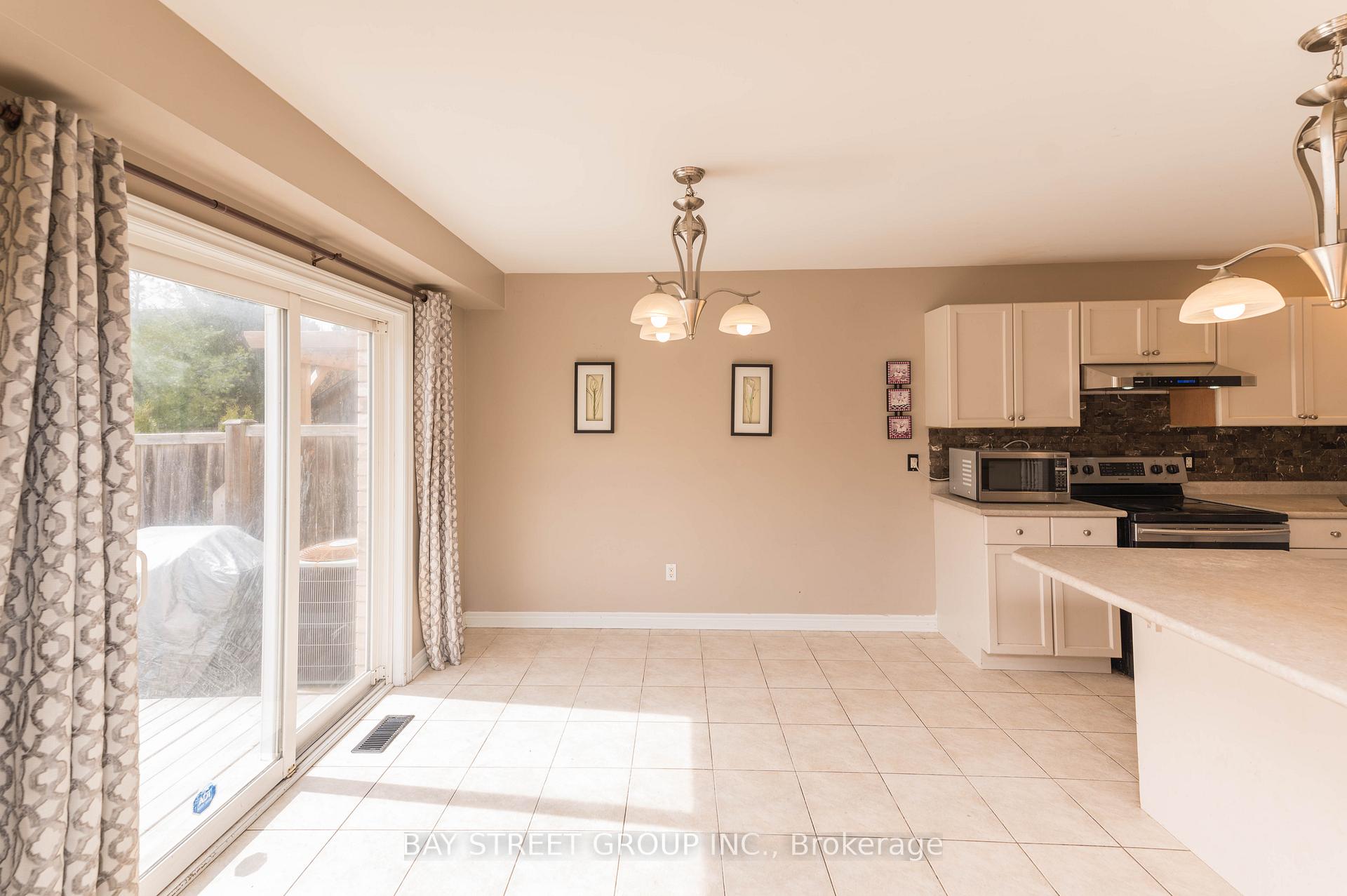Photo 3 of 172 Mcbride Drive, St. Catharines, Rykert/Vansickle — HOMEH