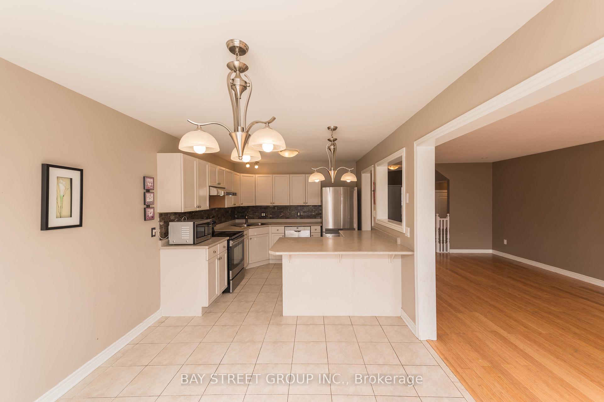 Photo 5 of 172 Mcbride Drive, St. Catharines, Rykert/Vansickle — HOMEH