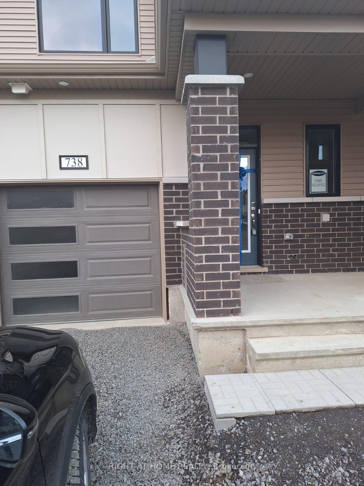 Front of 738 Quilter Row