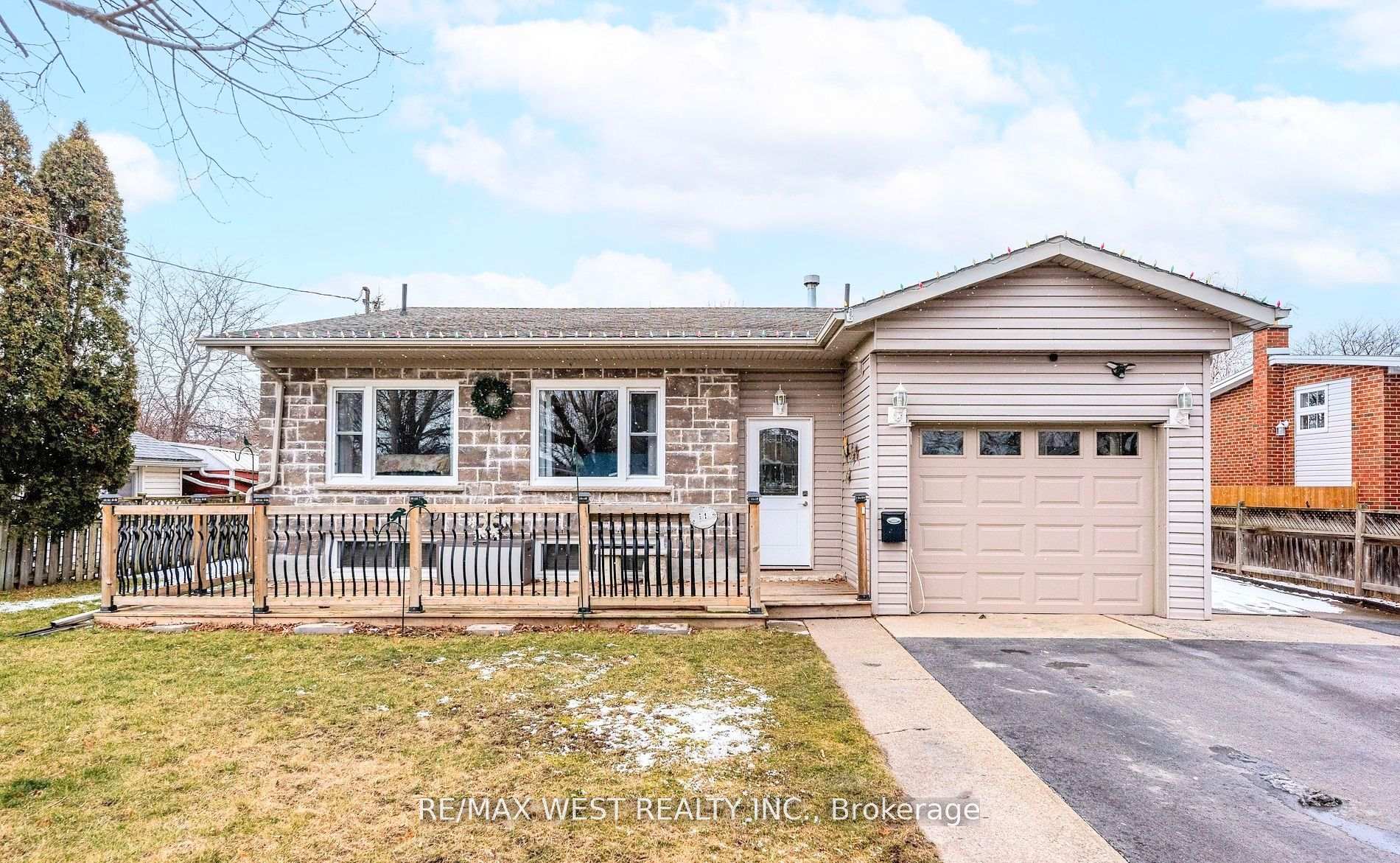 Photo 1 of 11 Howard Avenue, St. Catharines, Lakeport — HOMEH
