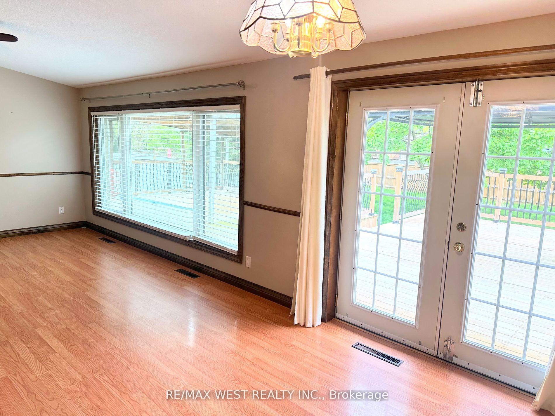 Photo 4 of 11 Howard Avenue, St. Catharines, Lakeport — HOMEH