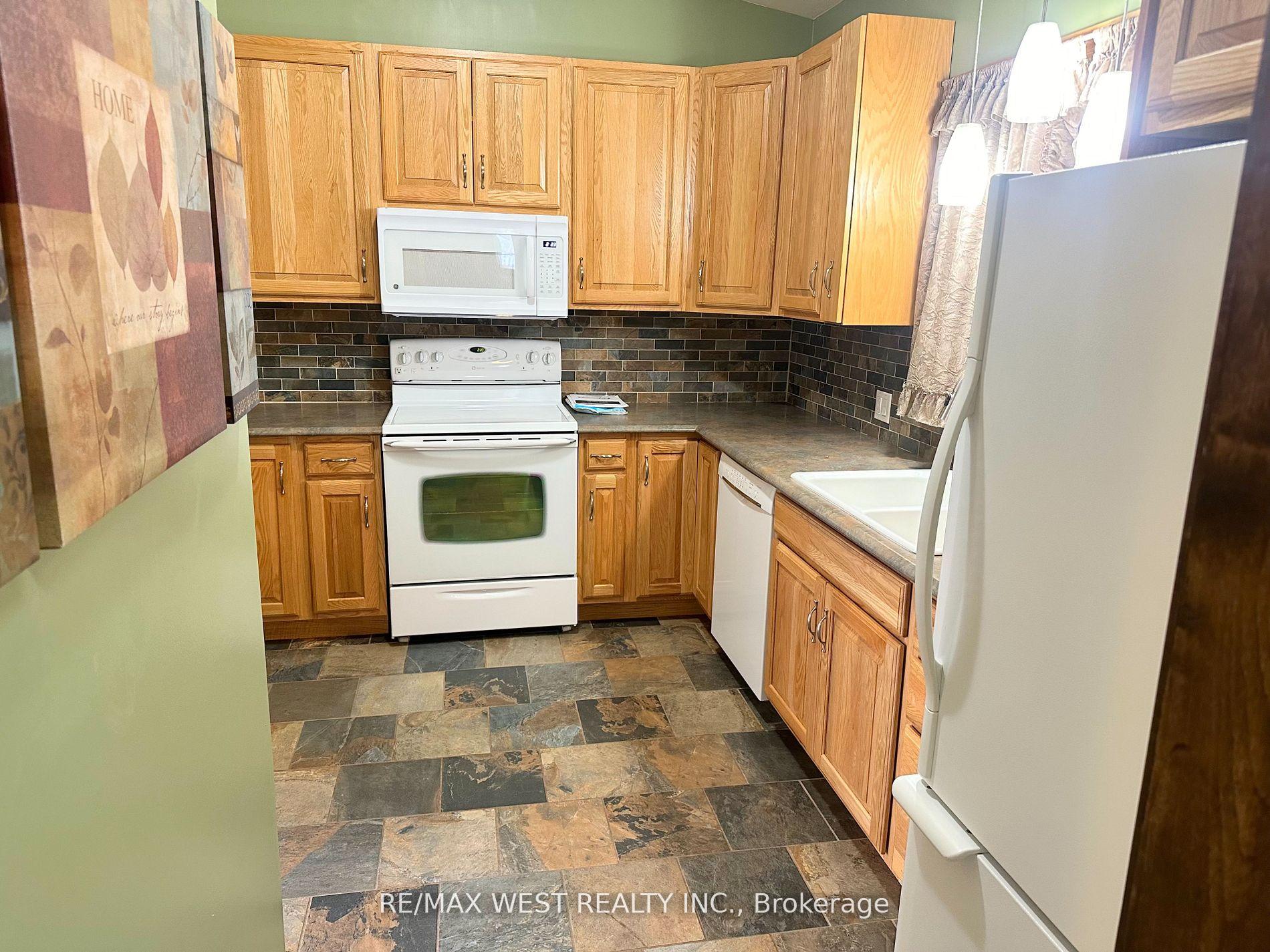 Photo 7 of 11 Howard Avenue, St. Catharines, Lakeport — HOMEH