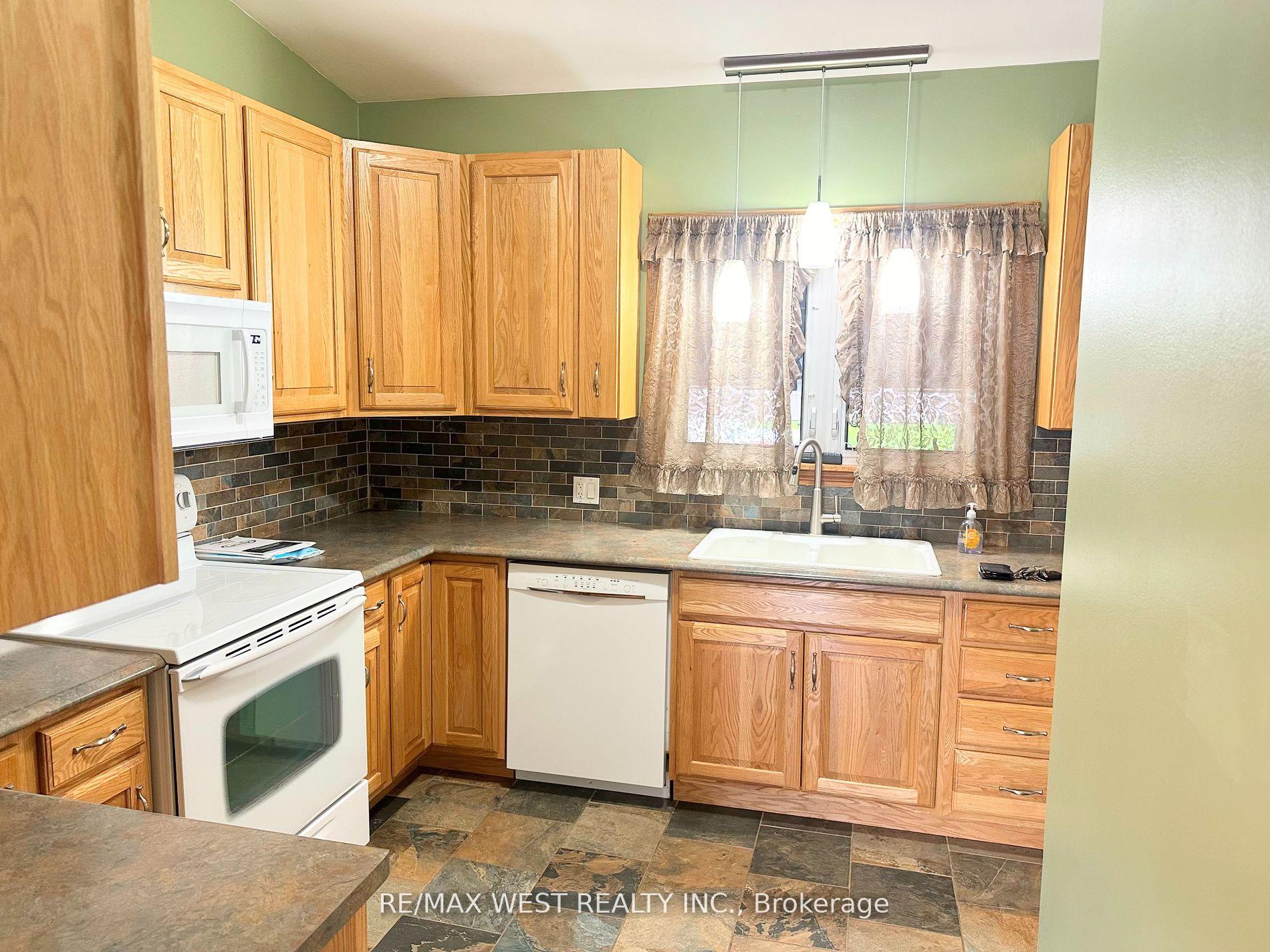 Photo 8 of 11 Howard Avenue, St. Catharines, Lakeport — HOMEH
