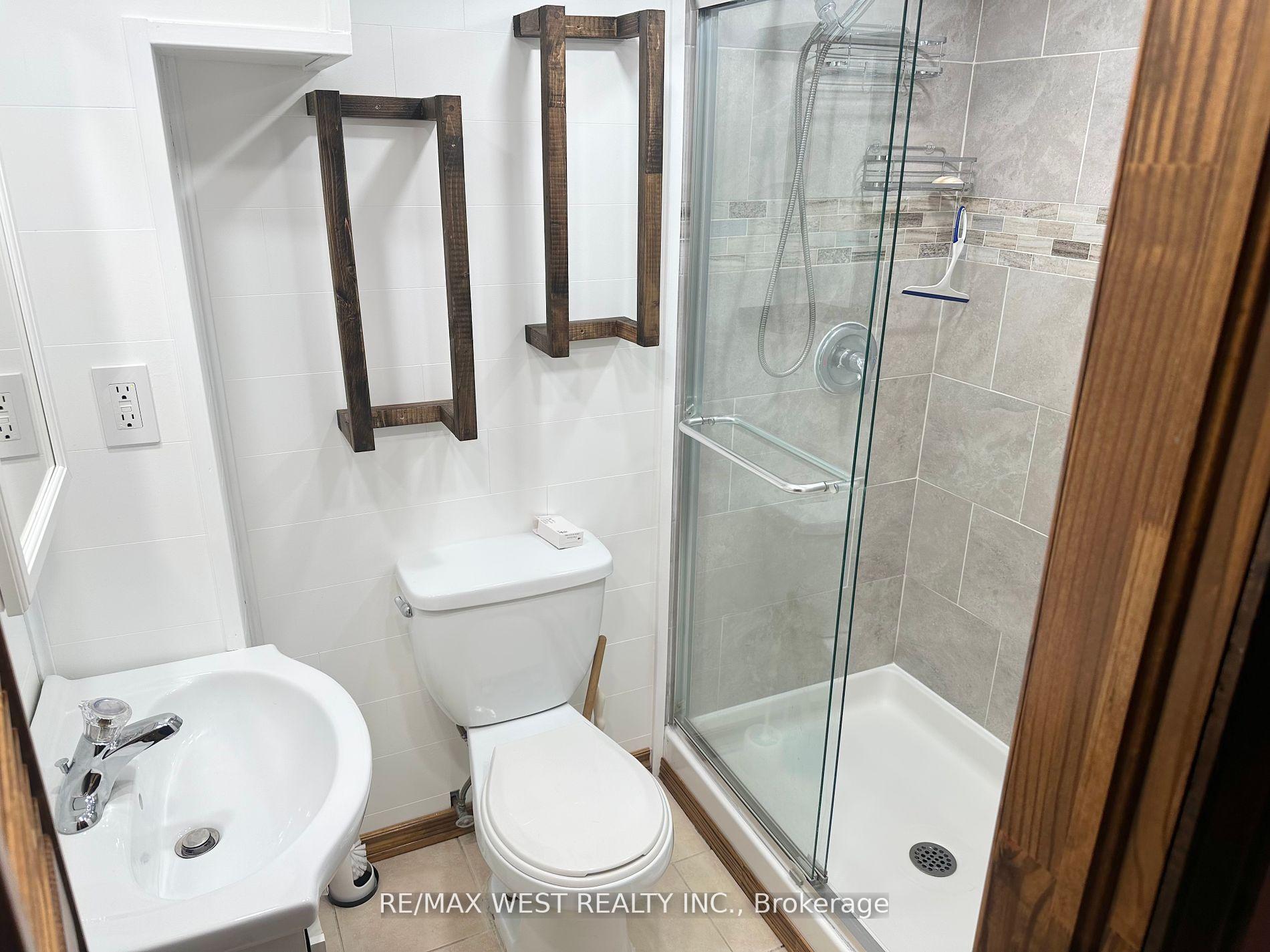 Photo 14 of 11 Howard Avenue, St. Catharines, Lakeport — HOMEH