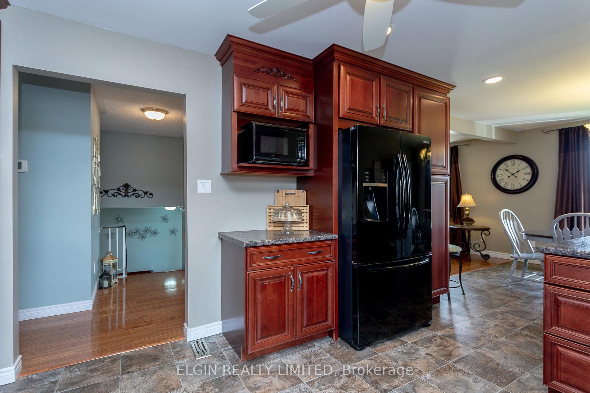 Photo 14 of 7 Porter Place, St. Thomas — HOMEH