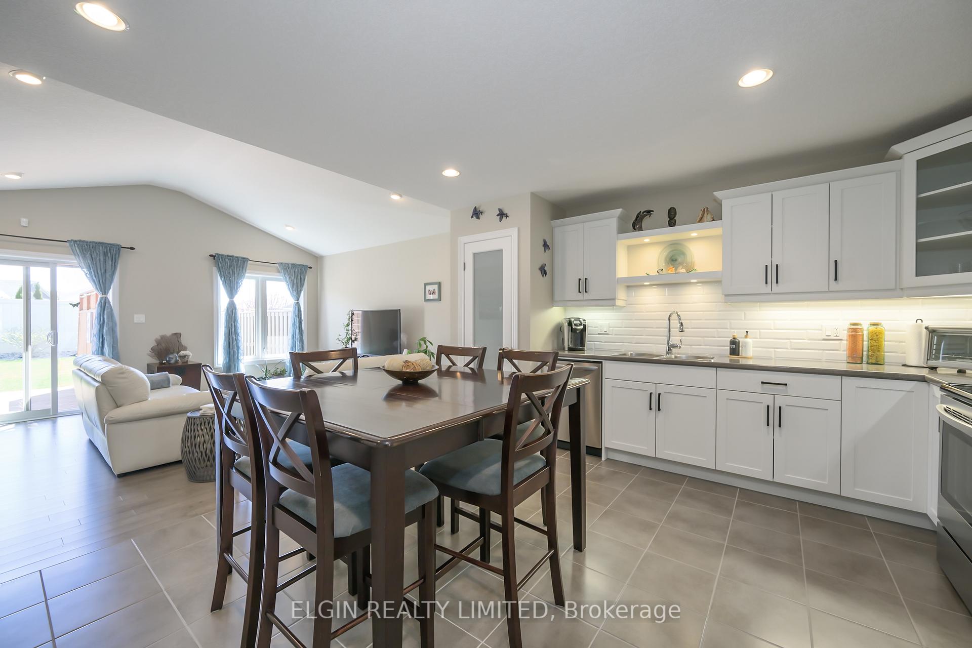 Photo 4 of 155 Peach Tree Boulevard, St. Thomas — HOMEH