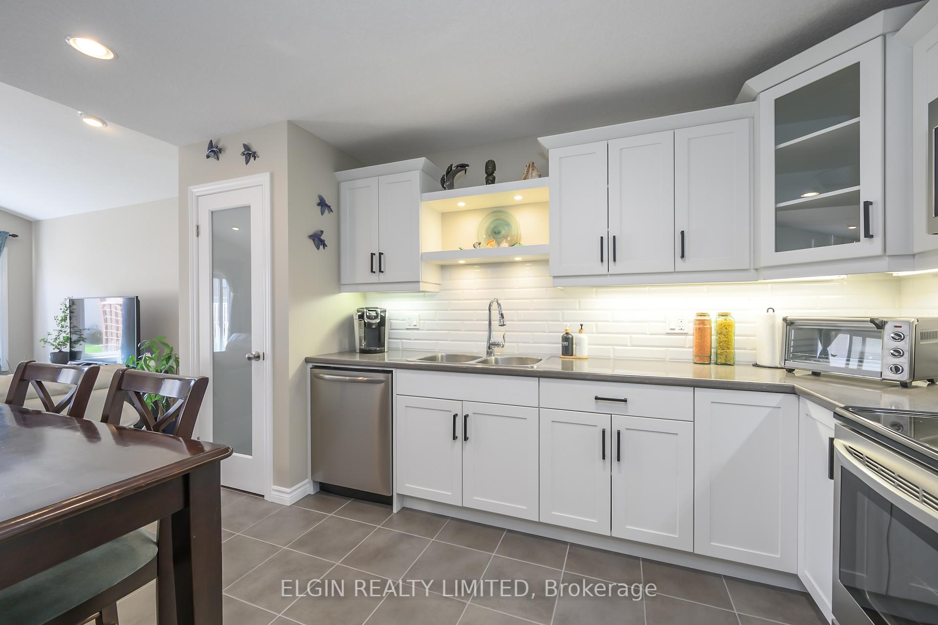 Photo 5 of 155 Peach Tree Boulevard, St. Thomas — HOMEH