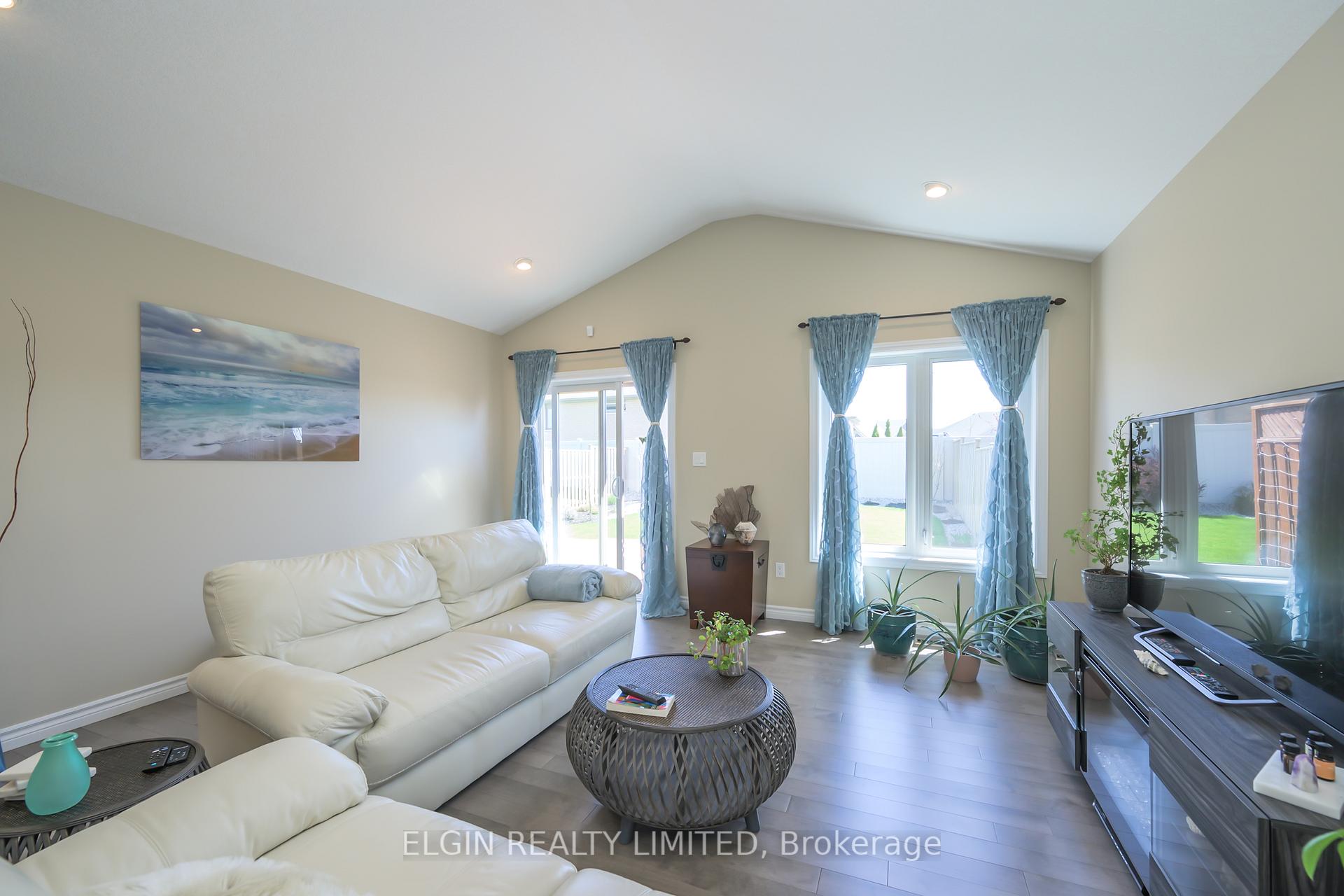 Photo 8 of 155 Peach Tree Boulevard, St. Thomas — HOMEH