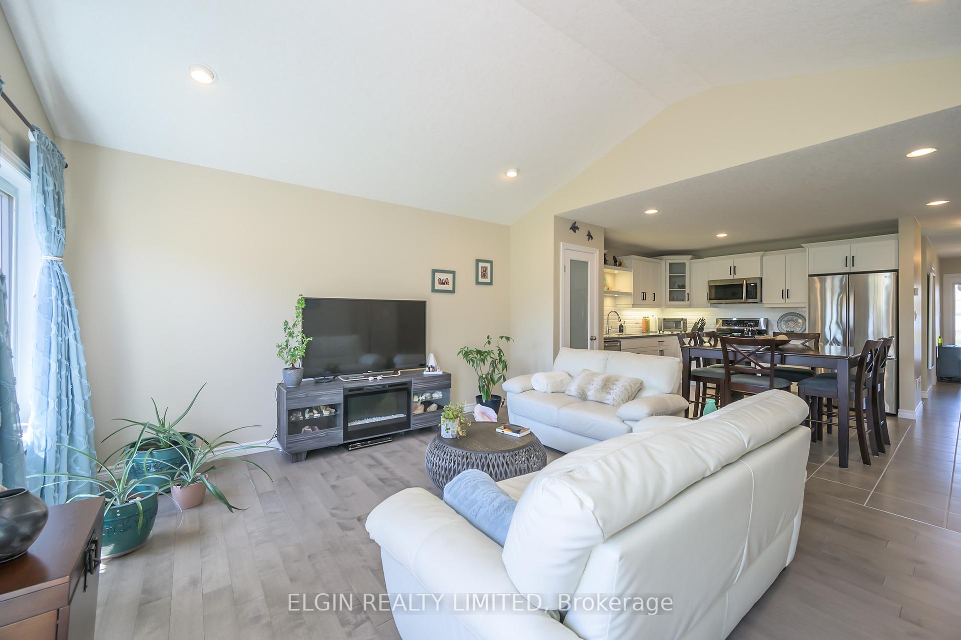 Photo 10 of 155 Peach Tree Boulevard, St. Thomas — HOMEH