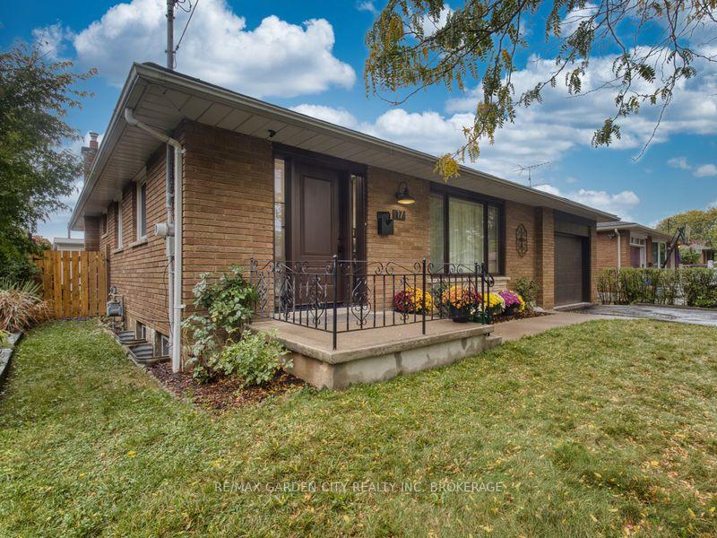 Photo 3 of 17 Regent Drive, St. Catharines, Vine/Linwell — HOMEH