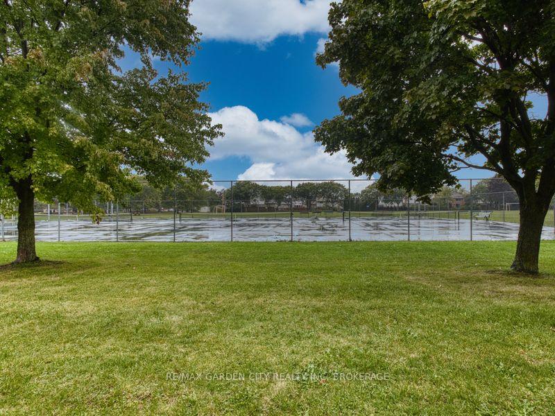 Photo 6 of 17 Regent Drive, St. Catharines, Vine/Linwell — HOMEH