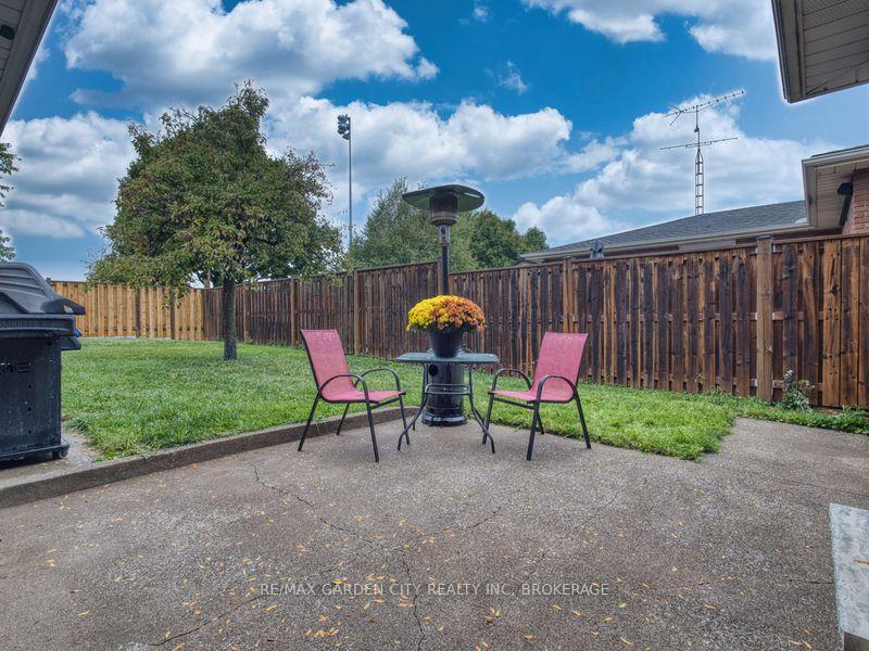 Photo 9 of 17 Regent Drive, St. Catharines, Vine/Linwell — HOMEH