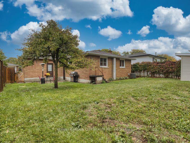 Photo 10 of 17 Regent Drive, St. Catharines, Vine/Linwell — HOMEH