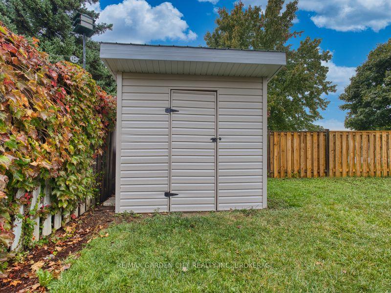 Photo 12 of 17 Regent Drive, St. Catharines, Vine/Linwell — HOMEH