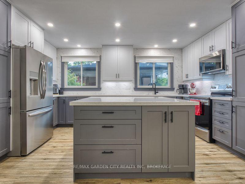 Photo 19 of 17 Regent Drive, St. Catharines, Vine/Linwell — HOMEH