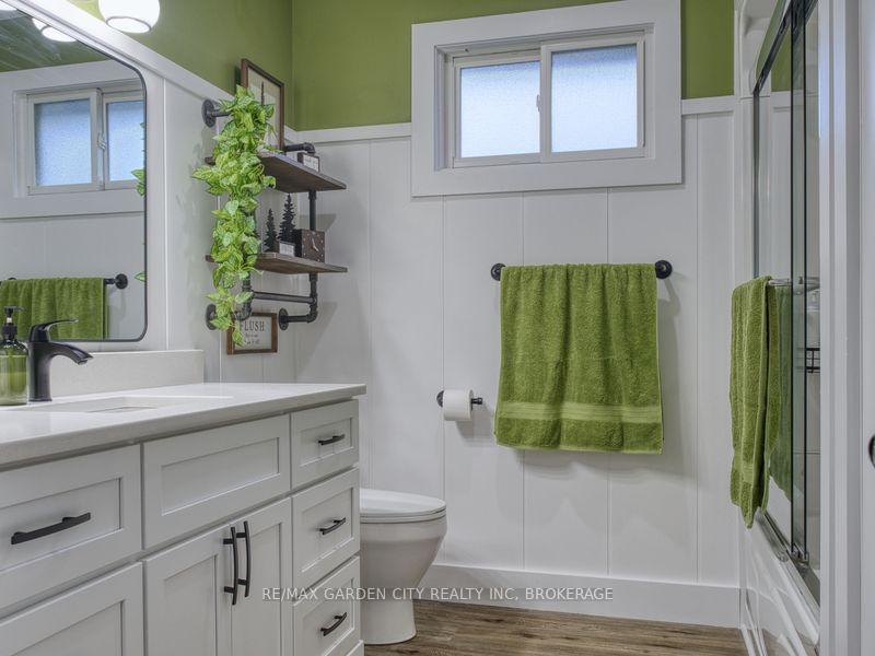 Photo 23 of 17 Regent Drive, St. Catharines, Vine/Linwell — HOMEH