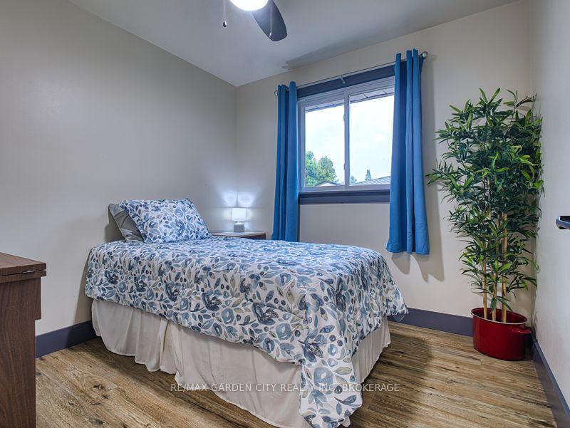 Photo 29 of 17 Regent Drive, St. Catharines, Vine/Linwell — HOMEH