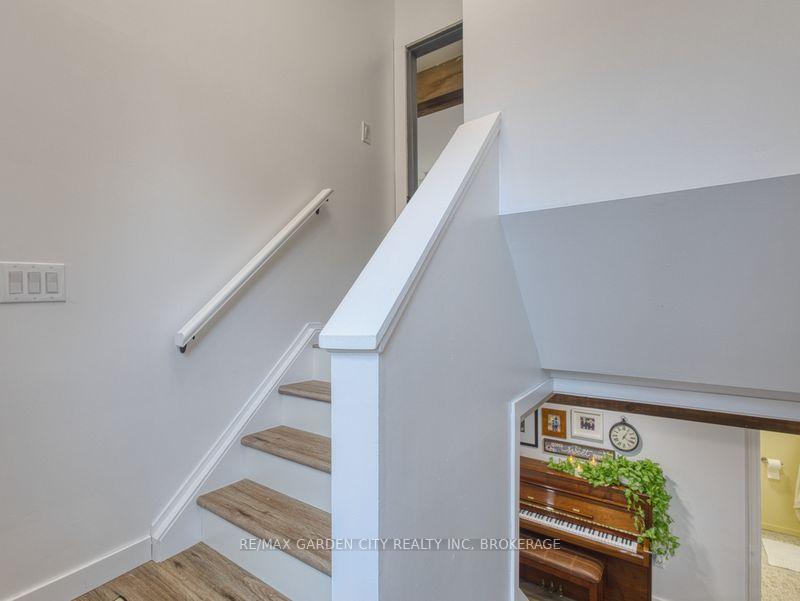 Photo 31 of 17 Regent Drive, St. Catharines, Vine/Linwell — HOMEH