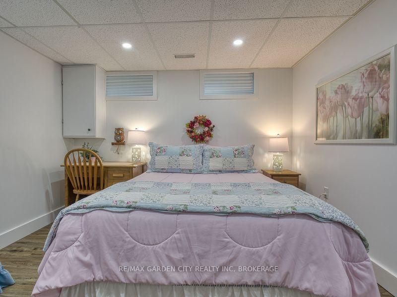 Photo 40 of 17 Regent Drive, St. Catharines, Vine/Linwell — HOMEH