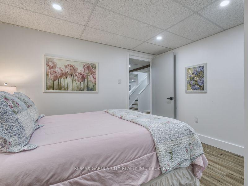 Photo 41 of 17 Regent Drive, St. Catharines, Vine/Linwell — HOMEH