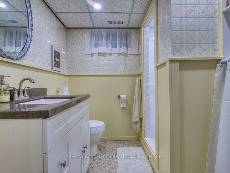 Photo 44 of 17 Regent Drive, St. Catharines, Vine/Linwell — HOMEH