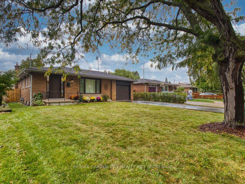 Photo 49 of 17 Regent Drive, St. Catharines, Vine/Linwell — HOMEH