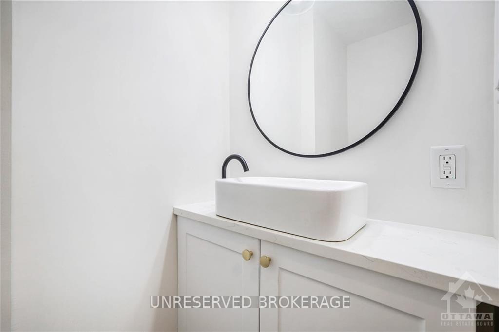 Photo 10 of Unit B, 32 Colonel Murray Street, Ottawa, Richmond — HOMEH