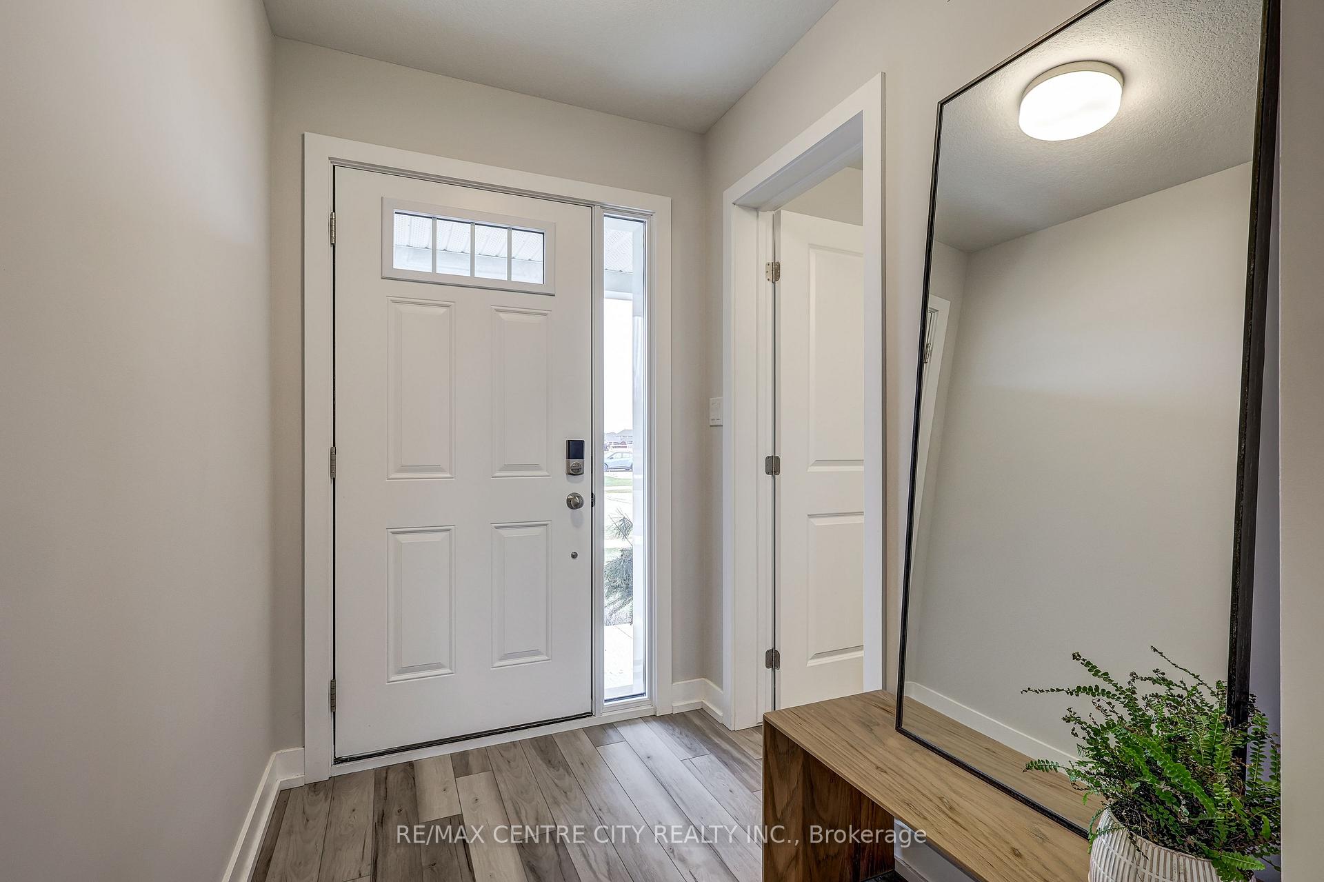 Photo 10 of 49 Empire Parkway, St. Thomas — HOMEH