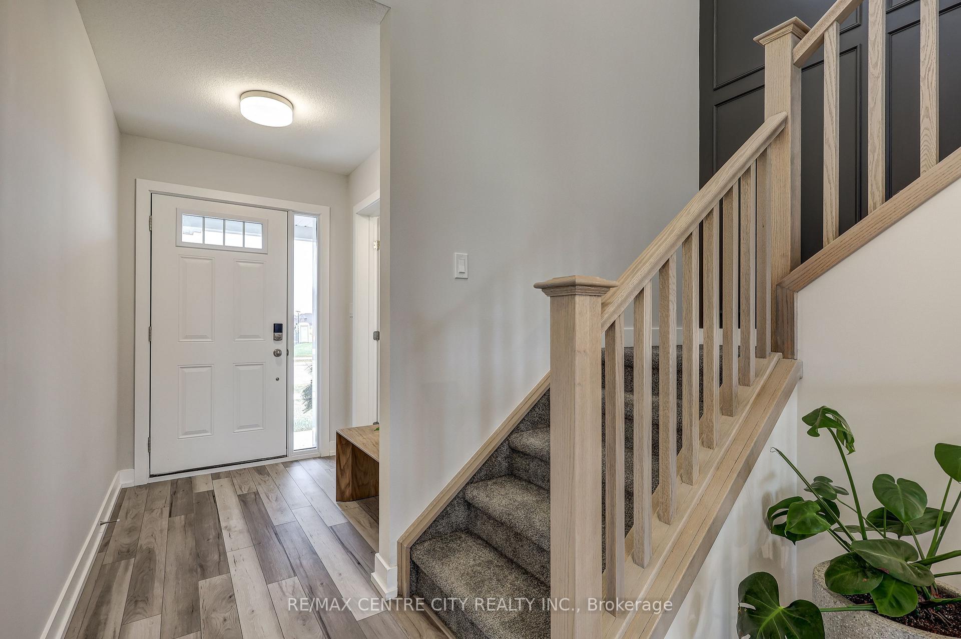 Photo 11 of 49 Empire Parkway, St. Thomas — HOMEH