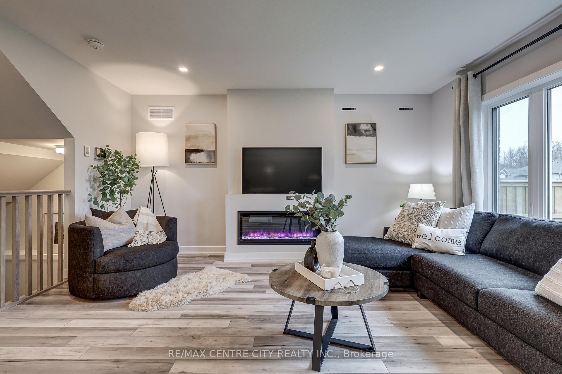 Photo 17 of 49 Empire Parkway, St. Thomas — HOMEH