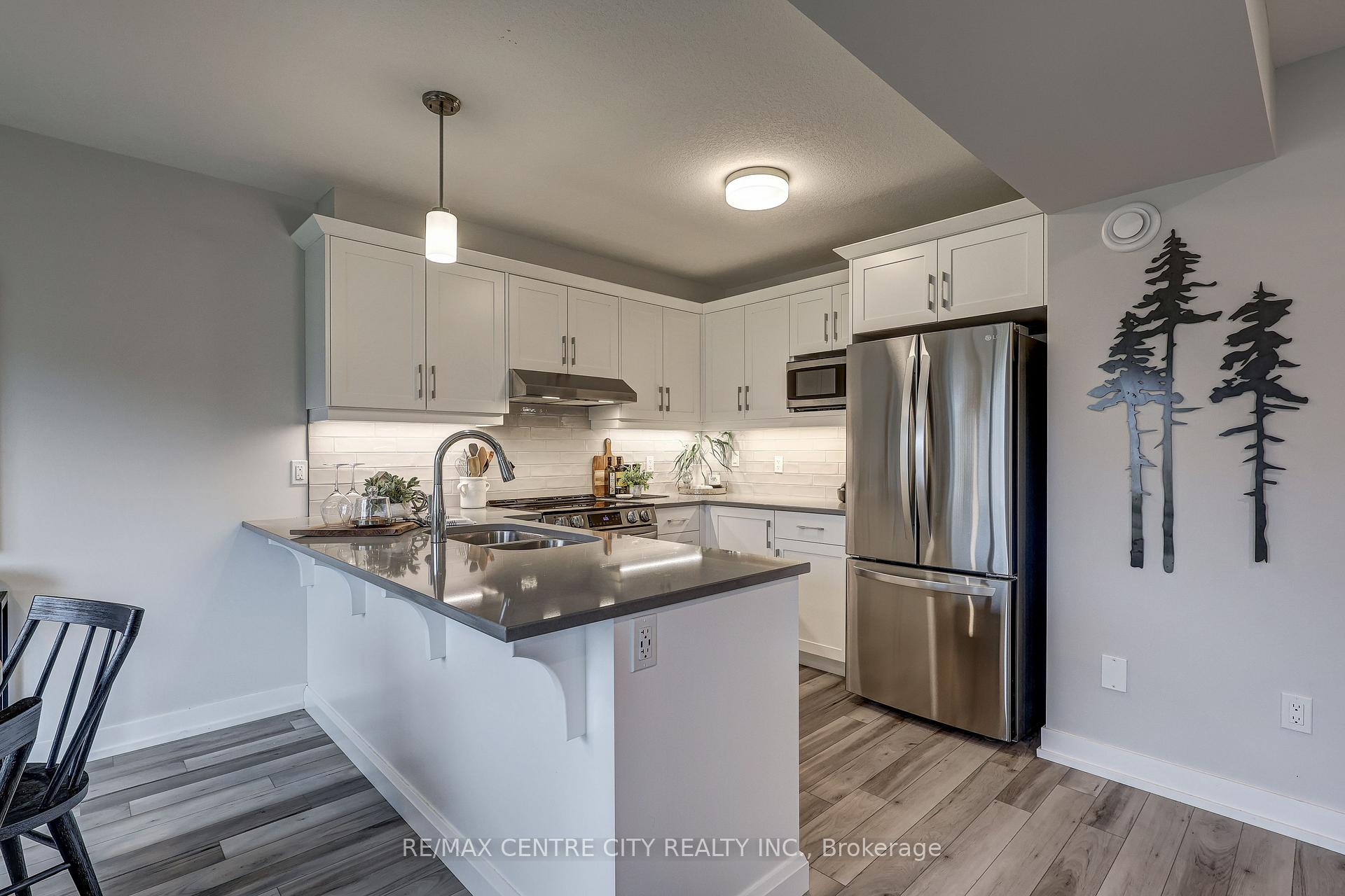 Photo 22 of 49 Empire Parkway, St. Thomas — HOMEH