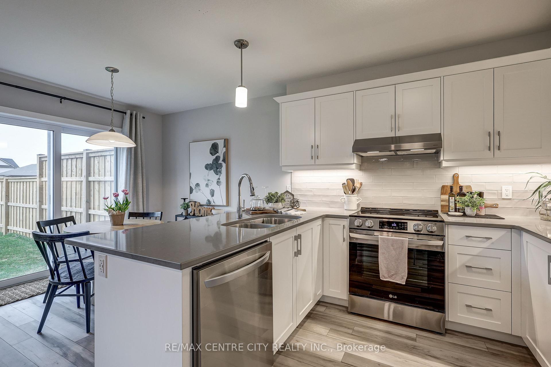 Photo 23 of 49 Empire Parkway, St. Thomas — HOMEH