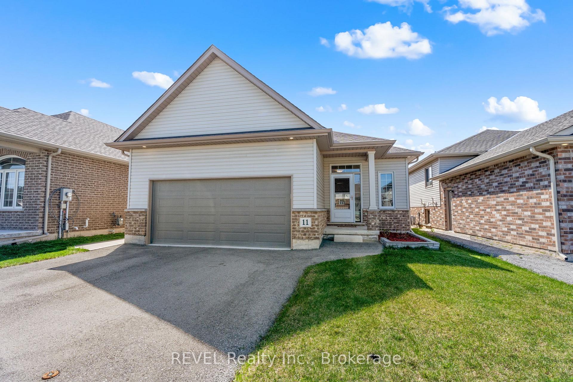 Photo 1 of 11 Berkshire Drive, St. Catharines, Carlton/Bunting — HOMEH