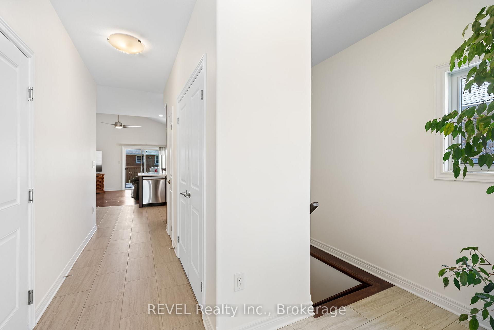 Photo 6 of 11 Berkshire Drive, St. Catharines, Carlton/Bunting — HOMEH