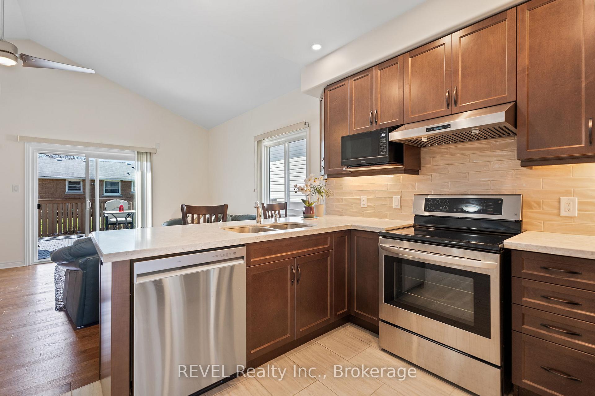 Photo 8 of 11 Berkshire Drive, St. Catharines, Carlton/Bunting — HOMEH