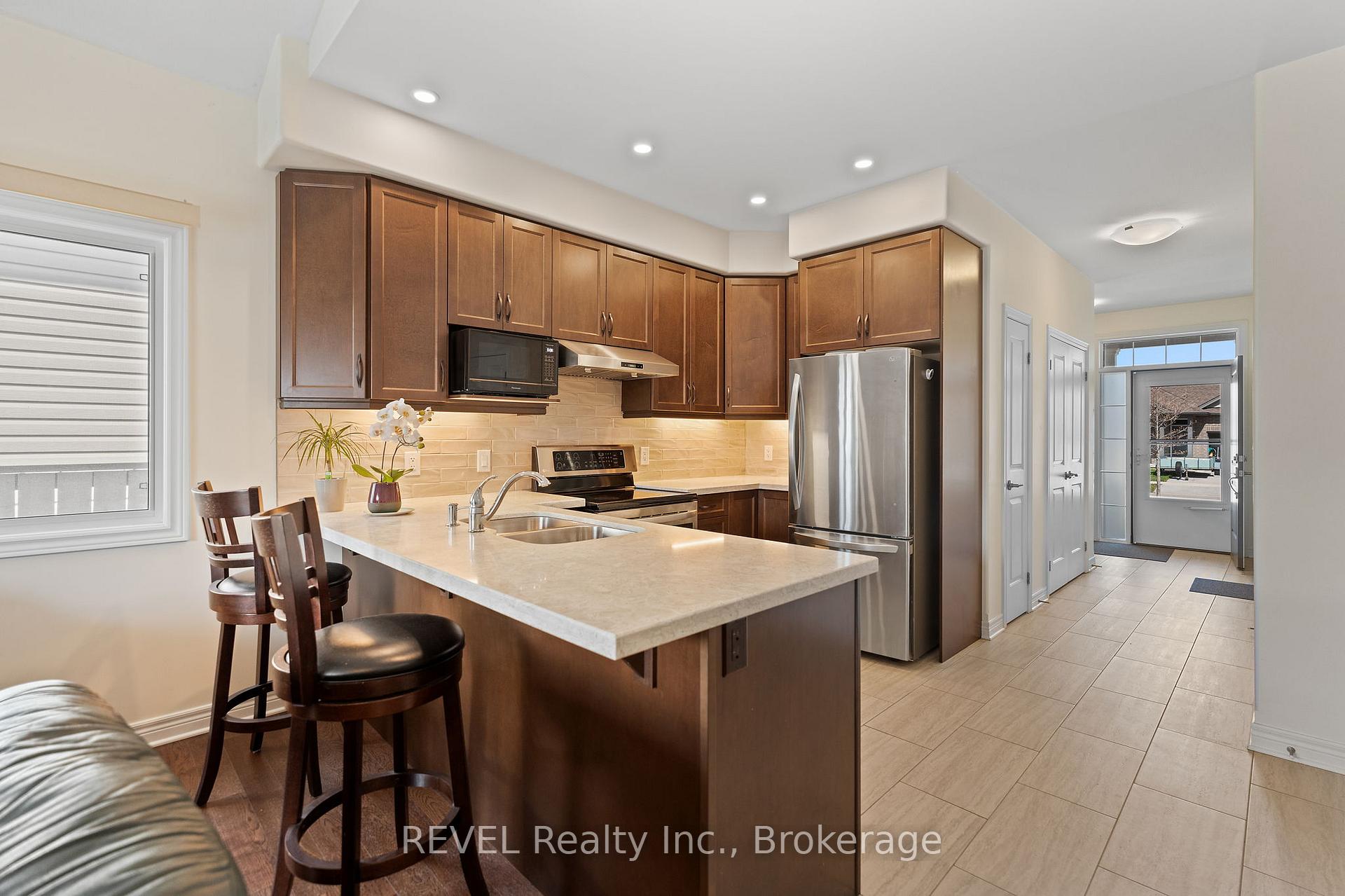 Photo 9 of 11 Berkshire Drive, St. Catharines, Carlton/Bunting — HOMEH